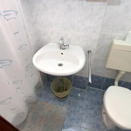 ゲストハウス With A Parking Space Lovran, Opatija - 2302 3*